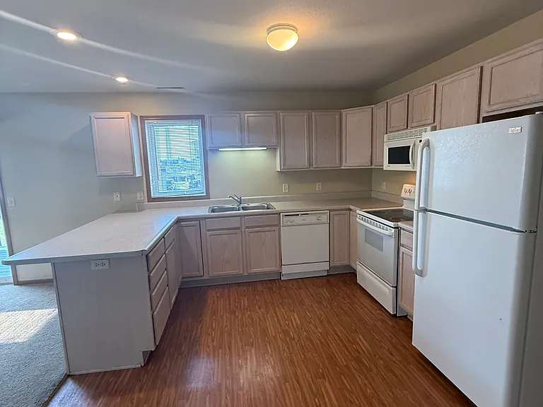 1919 Haughton Ave #202 — Photo 2
