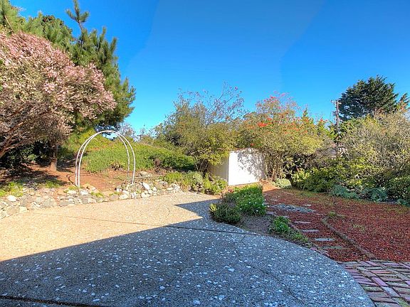 4th image of 216 Cuesta Dr