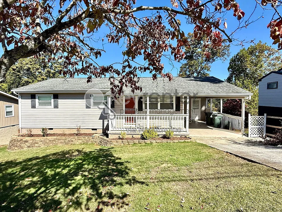745 Munro Rd