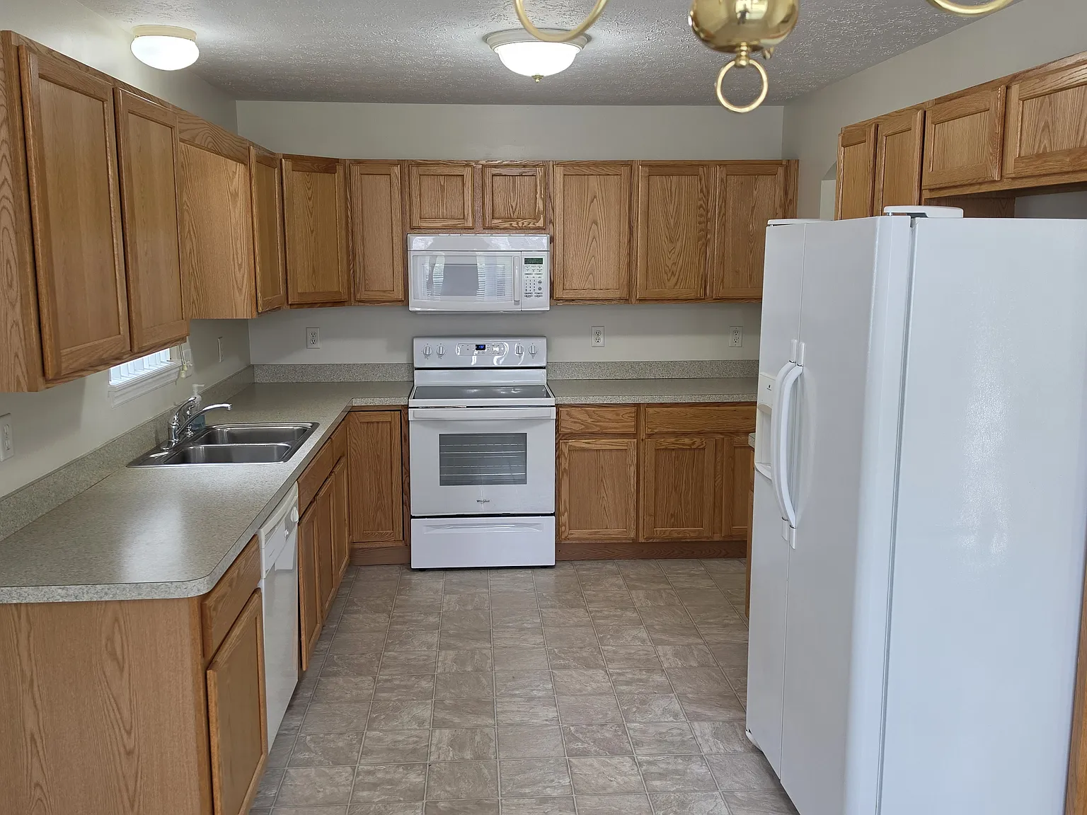 3 bed, 2.5 bath, 1680 sqft, $2,500 — Photo 4
