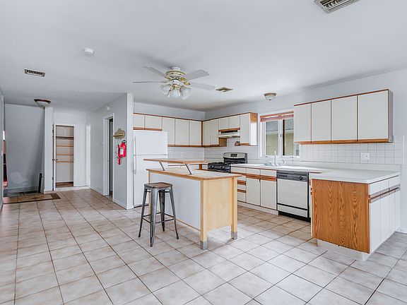 3rd image of 505 Linden Ave #2