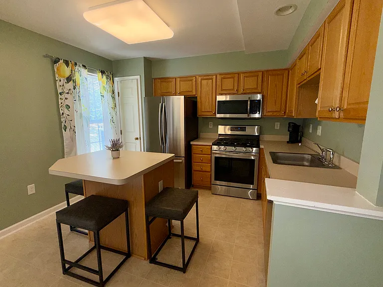 28 Abby Rd — Photo 2