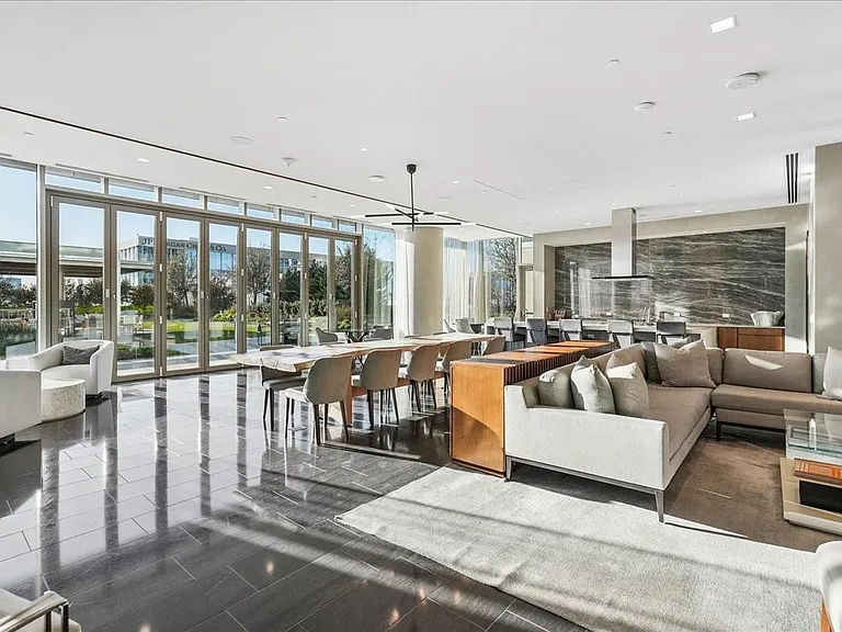Aqua Lounge with full kitchen for entertaining and hosting large gatherings