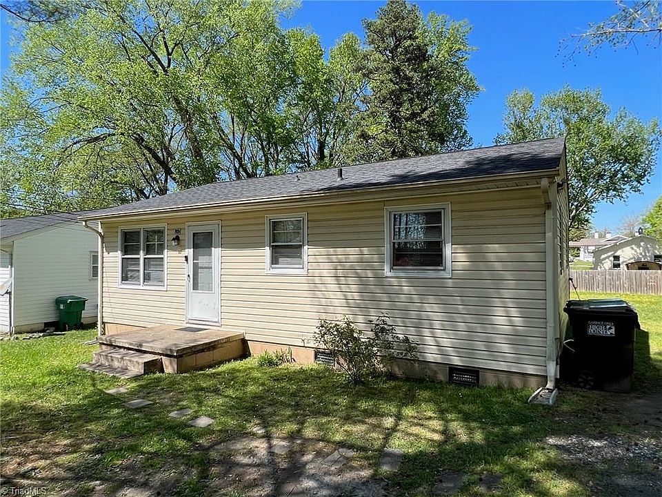 2nd image of 906 Newell St