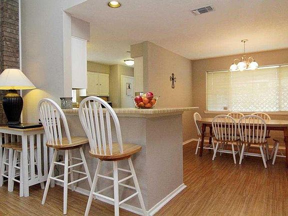 4th image of 303 Knoll Forest Dr