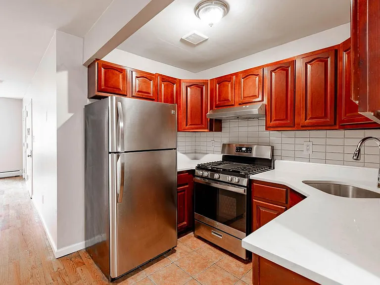 144 Monroe St #3 — Photo 13