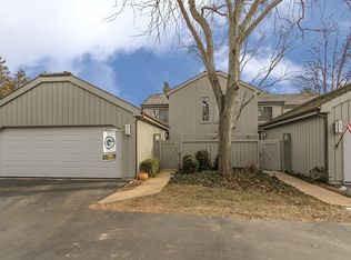 439 Shoreline Rd #347, Lake Barrington, IL 60010