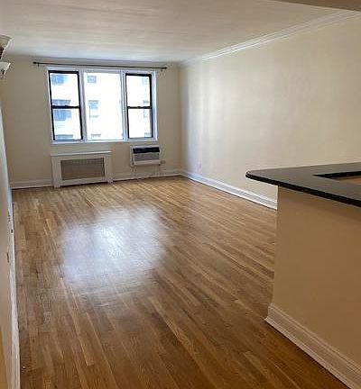 5th image of 200 E 28th St APT 5G