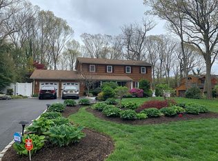 17 Arista Ct, Dix Hills, NY 11746