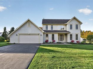 1491 Chigwell Ln N, Webster, NY 14580