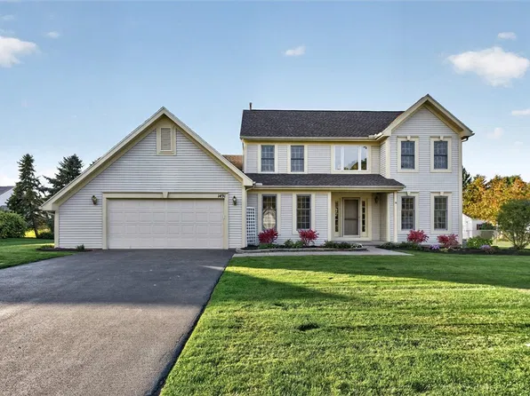 1491 Chigwell Ln N, Webster, NY 14580
