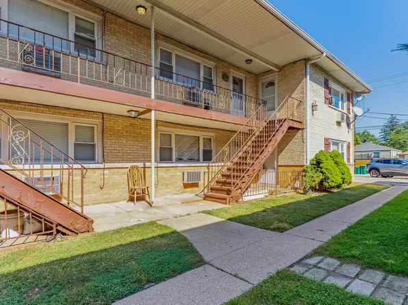 4215 S Harlem Ave APT 8, Stickney, IL 60402