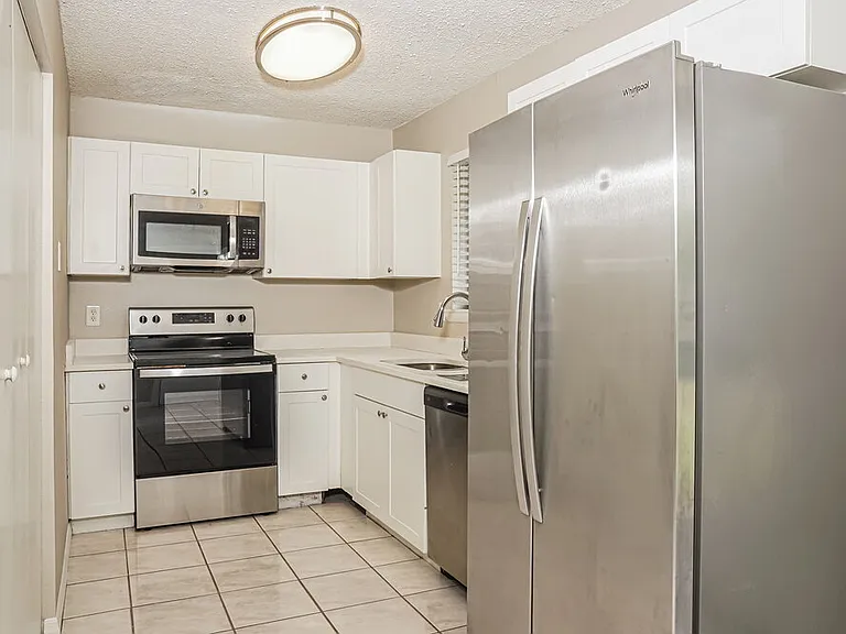 2912 Crane Ave — Photo 7