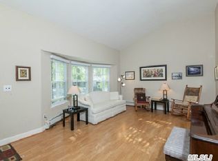 41 Babcock Ave, Ronkonkoma, NY 11779