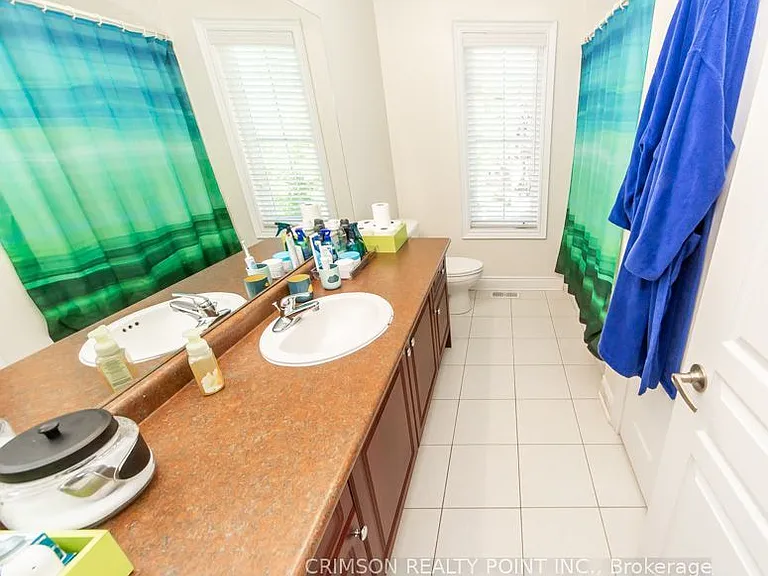 2304 Canterbury Cres — Photo 40