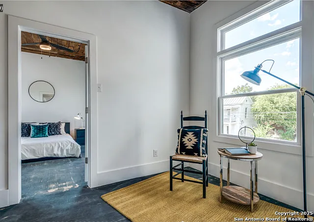 630 E Carson St — Photo 31