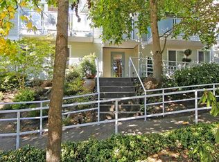 9221 Interlake Ave N UNIT 201, Seattle, WA 98103
