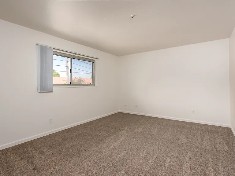 Los Robles Apartments — Photo 12