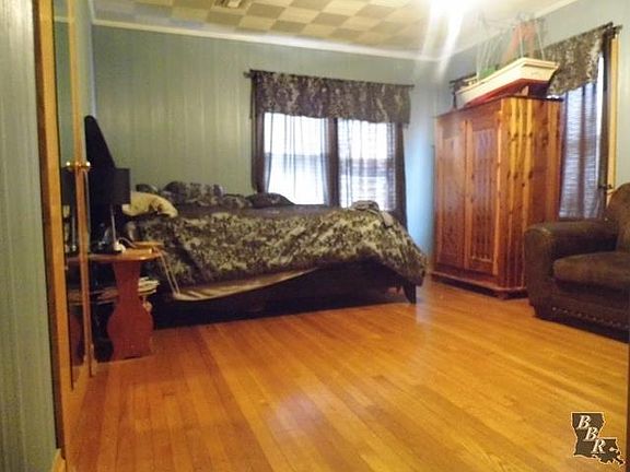 4th image of 733 N Bayou Dr