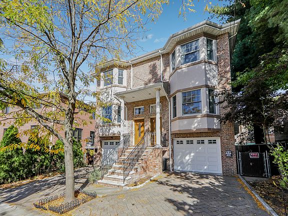 2nd image of 431B Aurora Ave