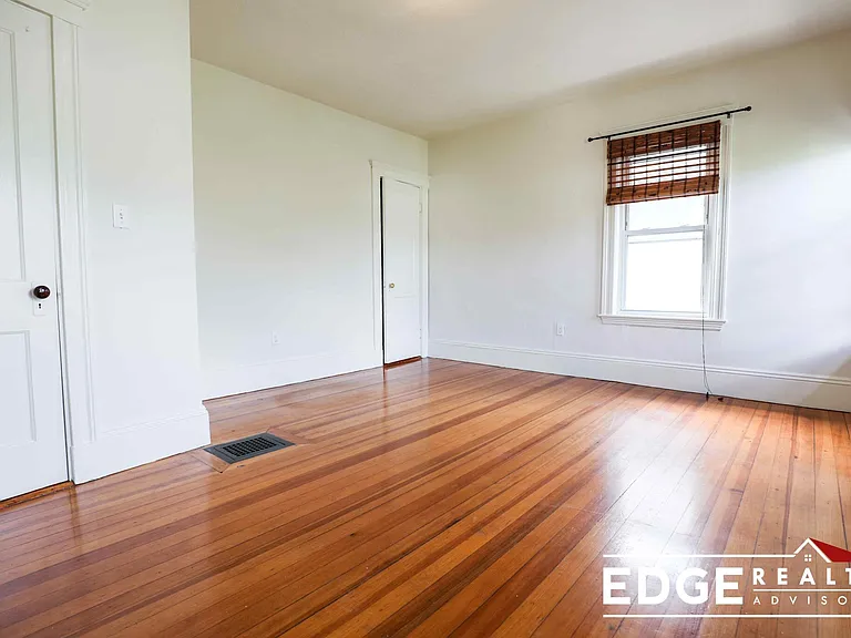 548 Washington St #3 — Photo 8
