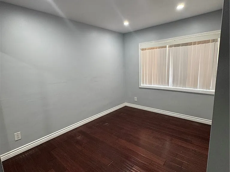 8739 Tyrone Ave — Photo 14