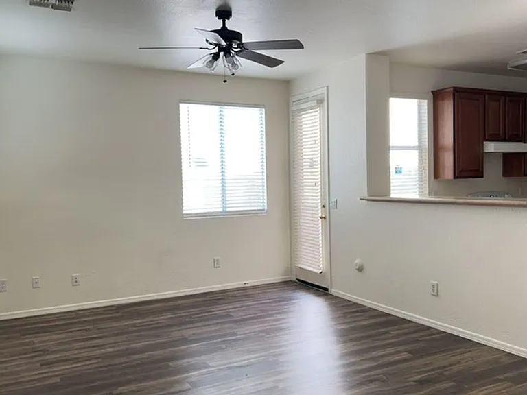 10018 W Winslow Ave — Photo 5