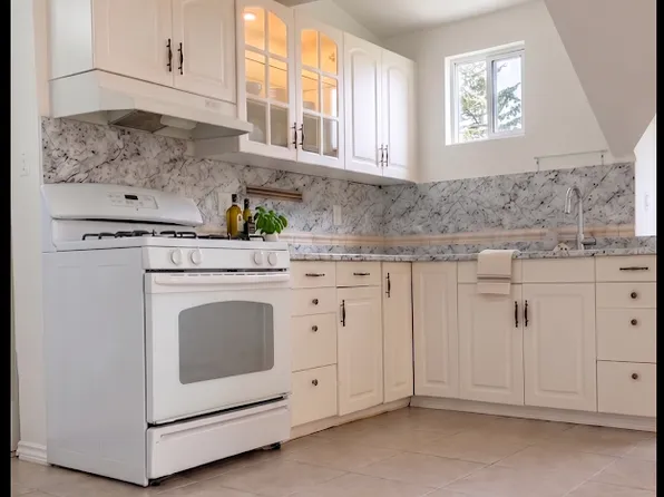 3955 Pandora St, Burnaby, BC