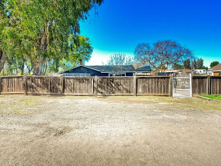 2707 Robertson St — Photo 9
