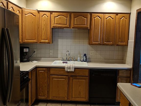 4th image of 2105 Evans Ave