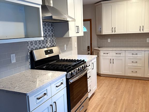 2nd image of 1210 Meredith Dr