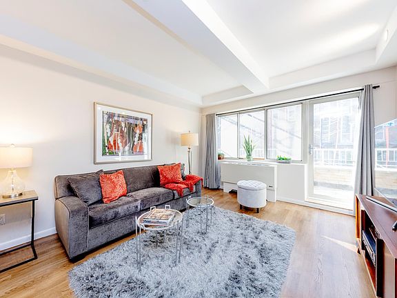 2nd image of 525 E 11th St APT 3D