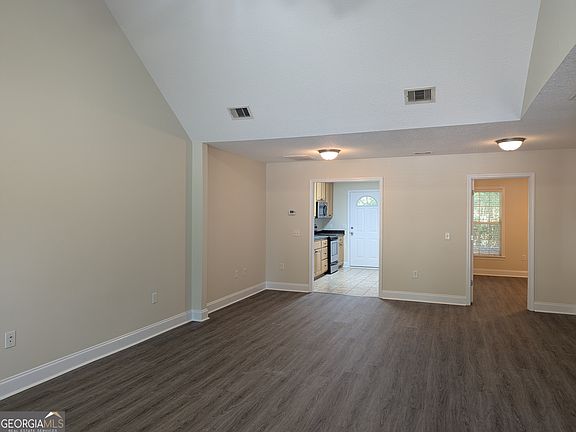 4th image of 130 Lakeview Commons Dr