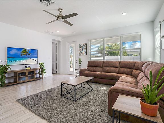 5th image of 4180 Bonita Way
