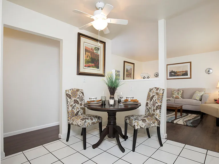 906 Dainty Avenue — Photo 3