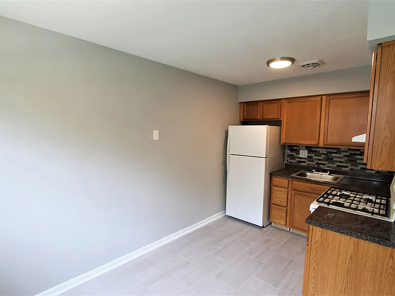 West Walnut Lane Apartments — Photo 21