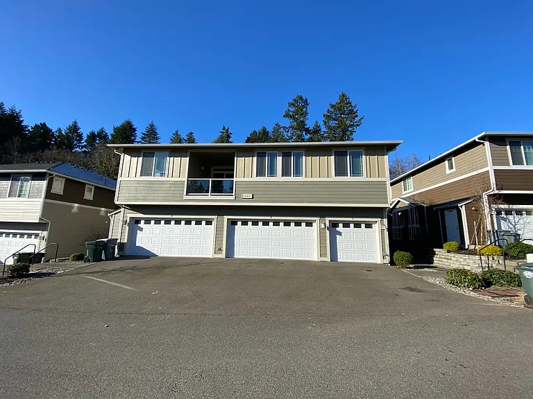 1643 Burnside Pl — Photo 8