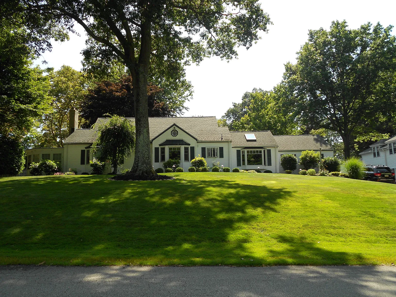 4838 Clinton St photo 1