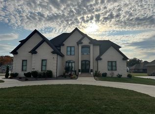 705 Elkhorn Peak Dr, Bowling Green, KY 42104