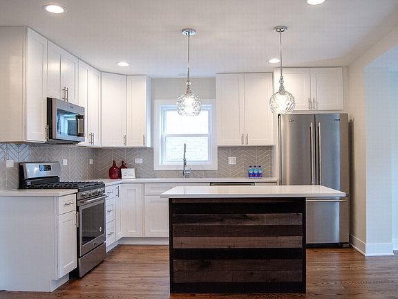 4th image of 2705 N Melvina Ave