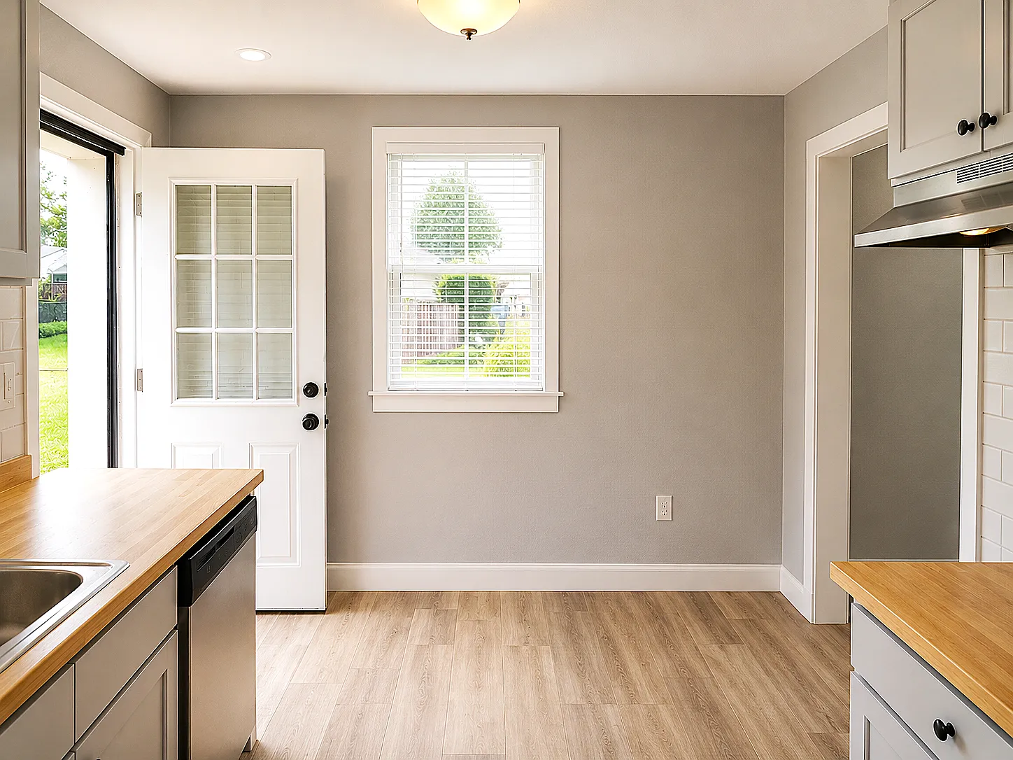 4935 Legrande Ave — Photo 4