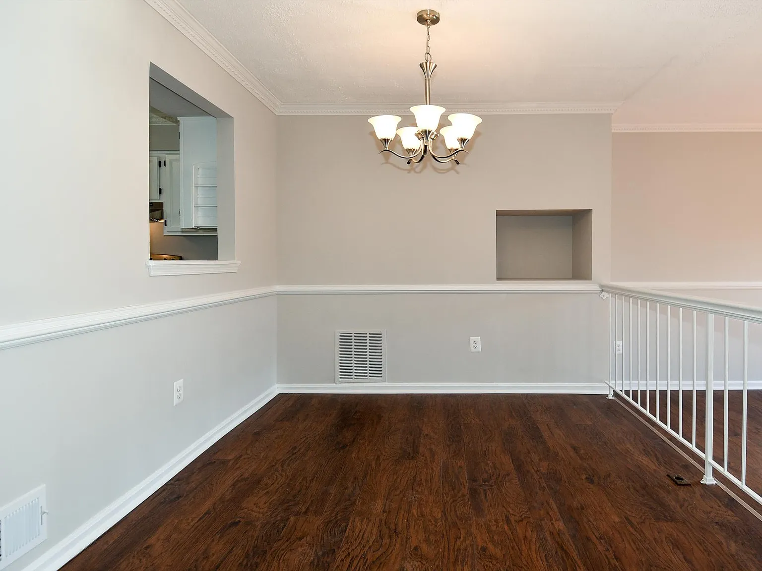 3 bed, 2.5 bath, 1934 sqft, $2,595 — Photo 3