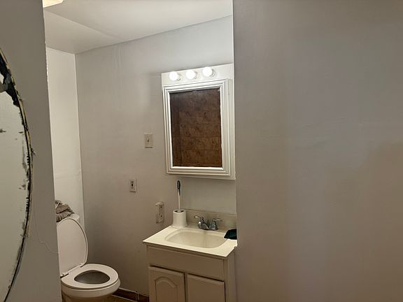 3rd image of 4801 S Hoyne Ave Front 1