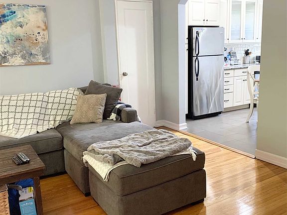 4th image of 35-10 206th St