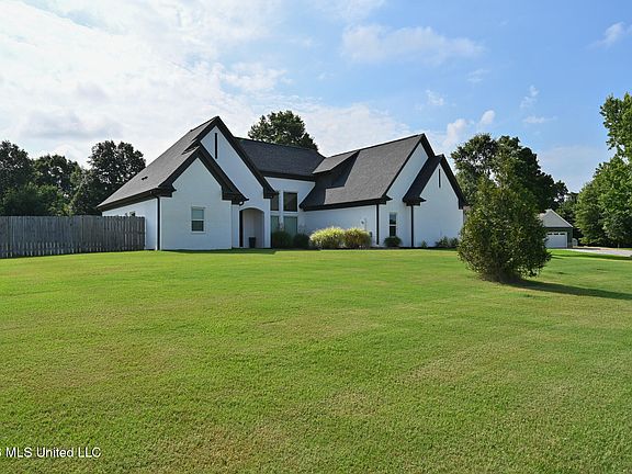 4th image of 730 Moore Loop