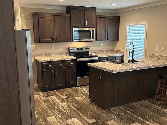 5th image of 217 Holbrook Dr