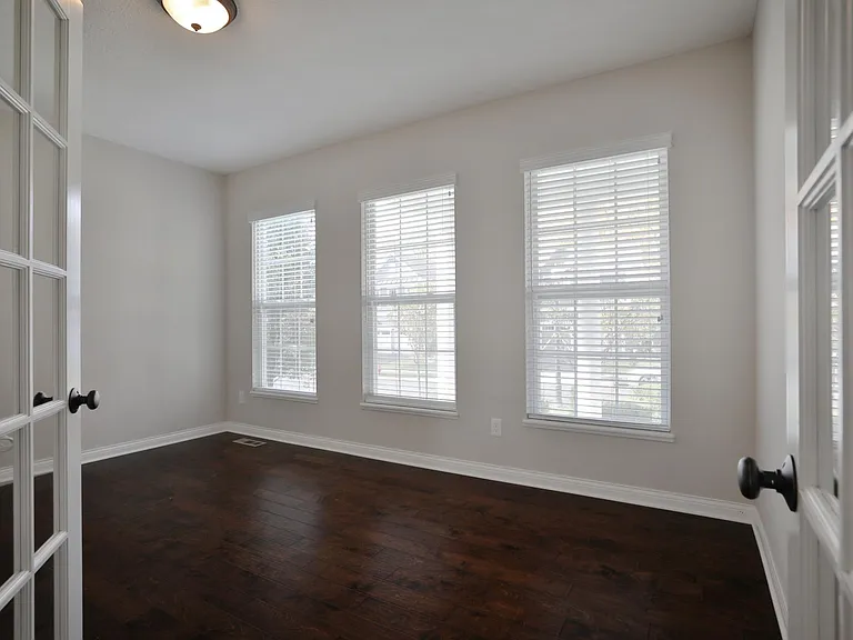 1412 Leesland Dr — Photo 5