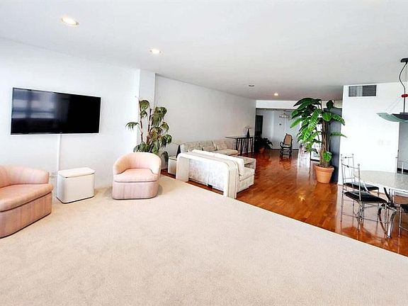 4th image of 4925 Collins Ave APT 5F