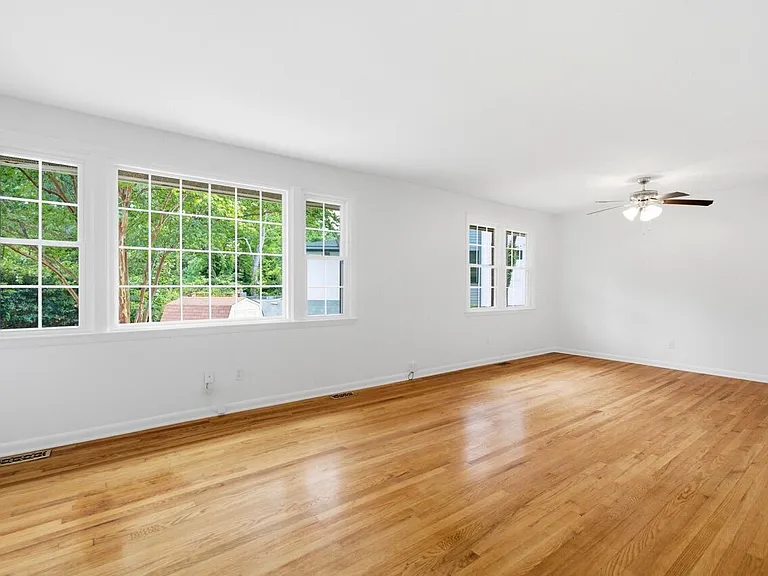 4901 Yadkin Dr — Photo 6