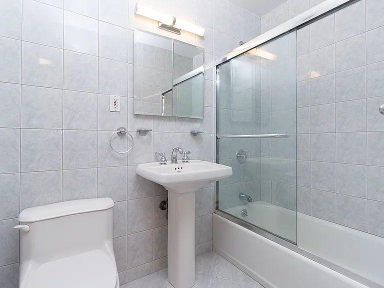 150 E 18th St #14P — Photo 5